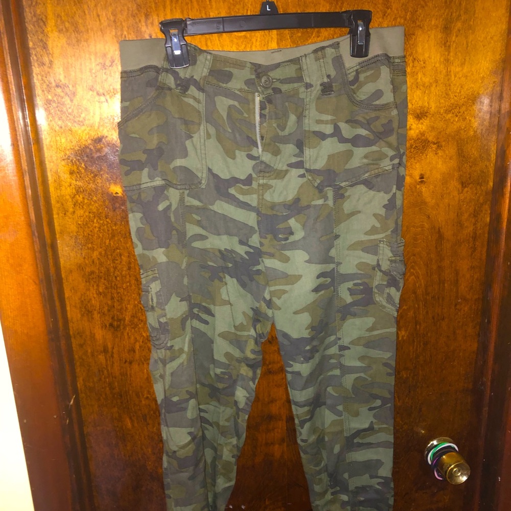 Cute camo joggers, light weight material
